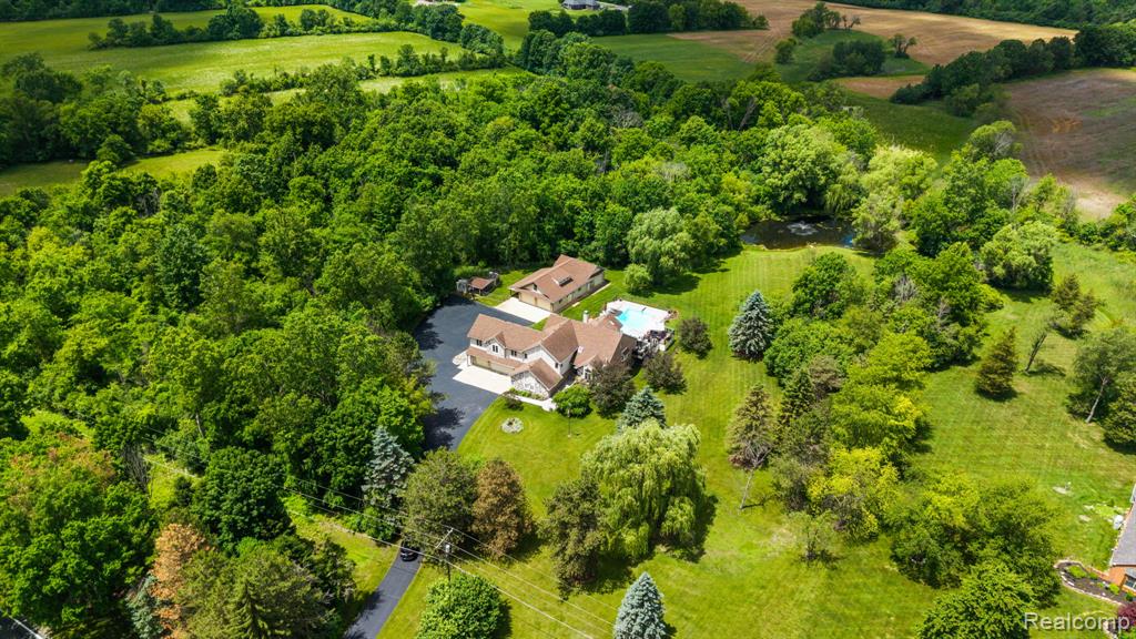 main property photo 11