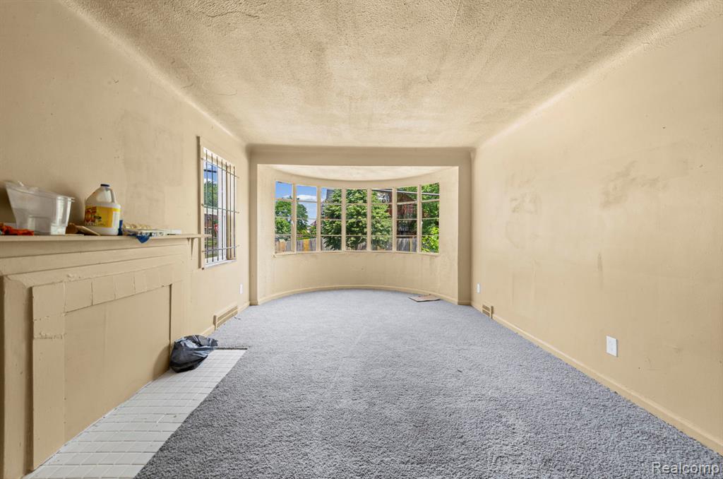 property viewer photo 3
