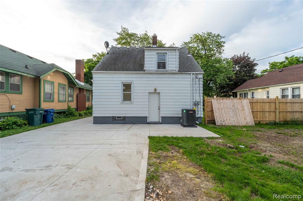 main property photo 23