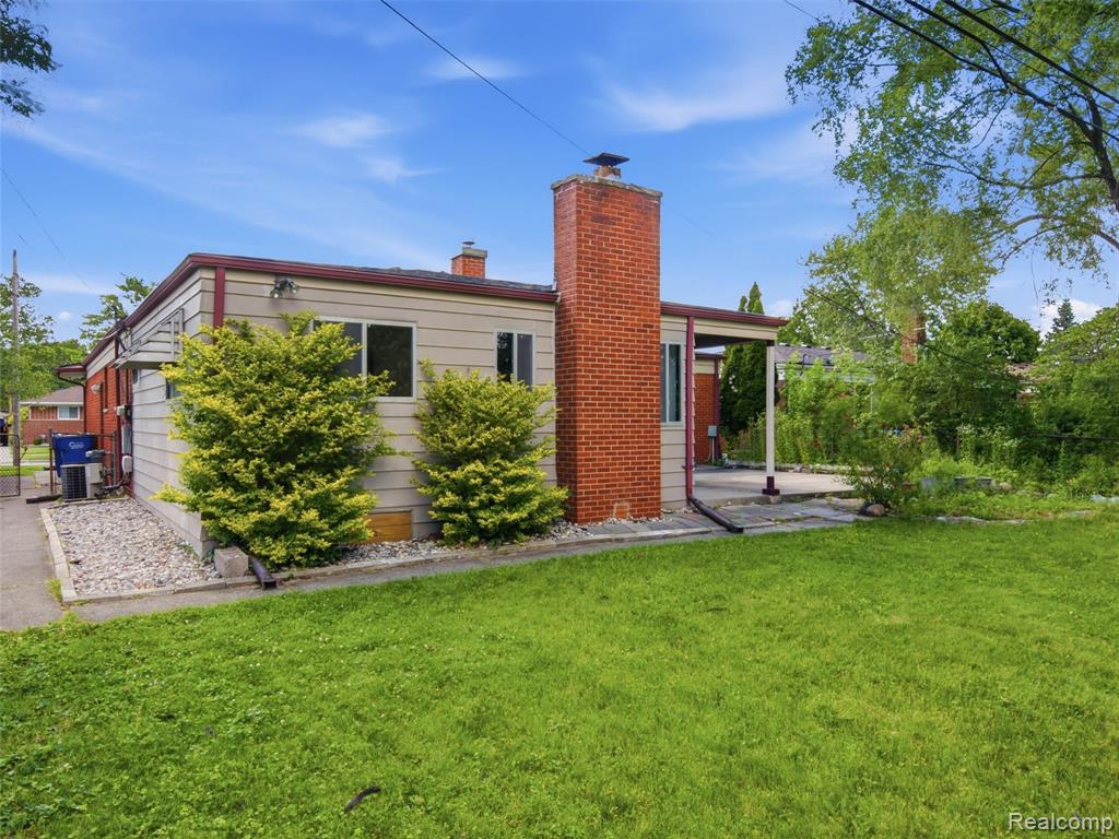 main property photo 40