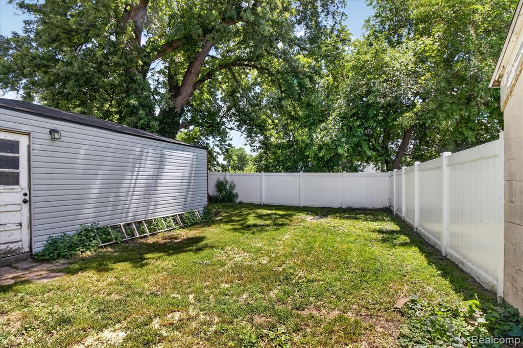 main property photo 39