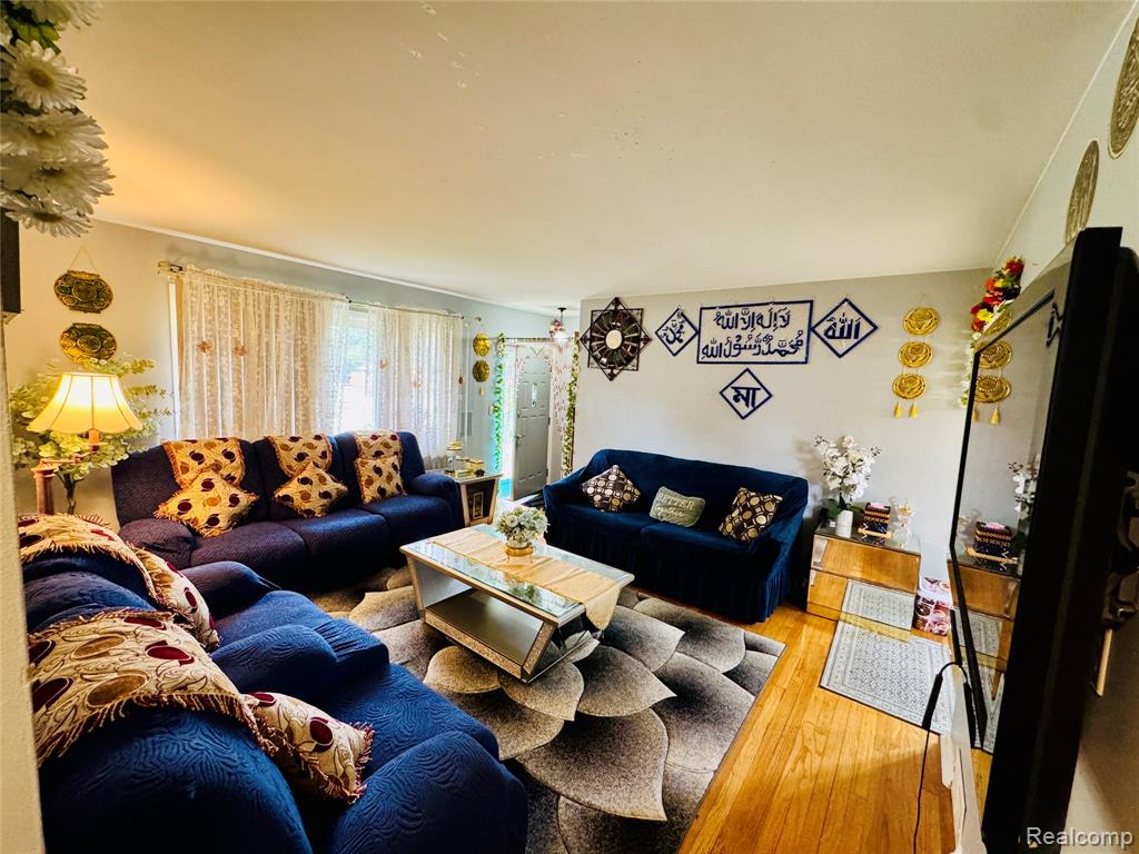 main property photo 9