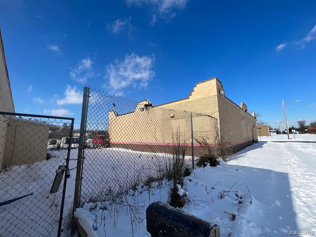 main property photo 17