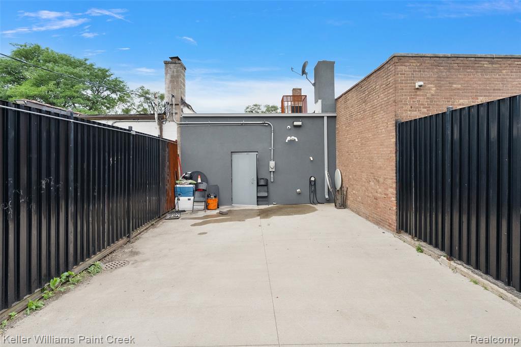 main property photo 11