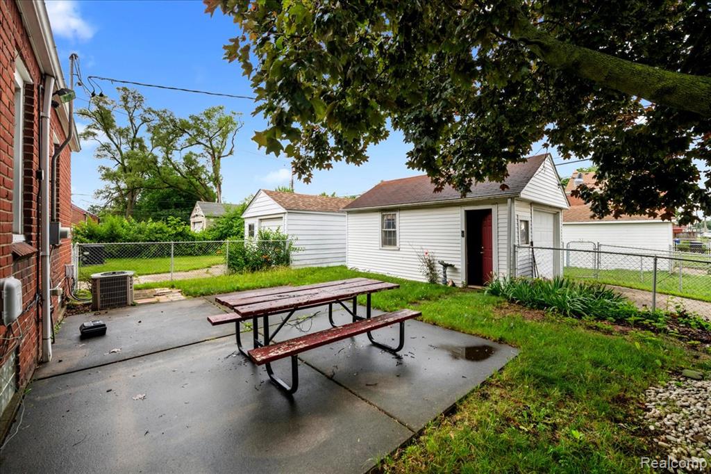 main property photo 26