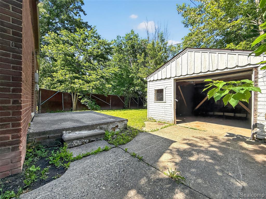 main property photo 29