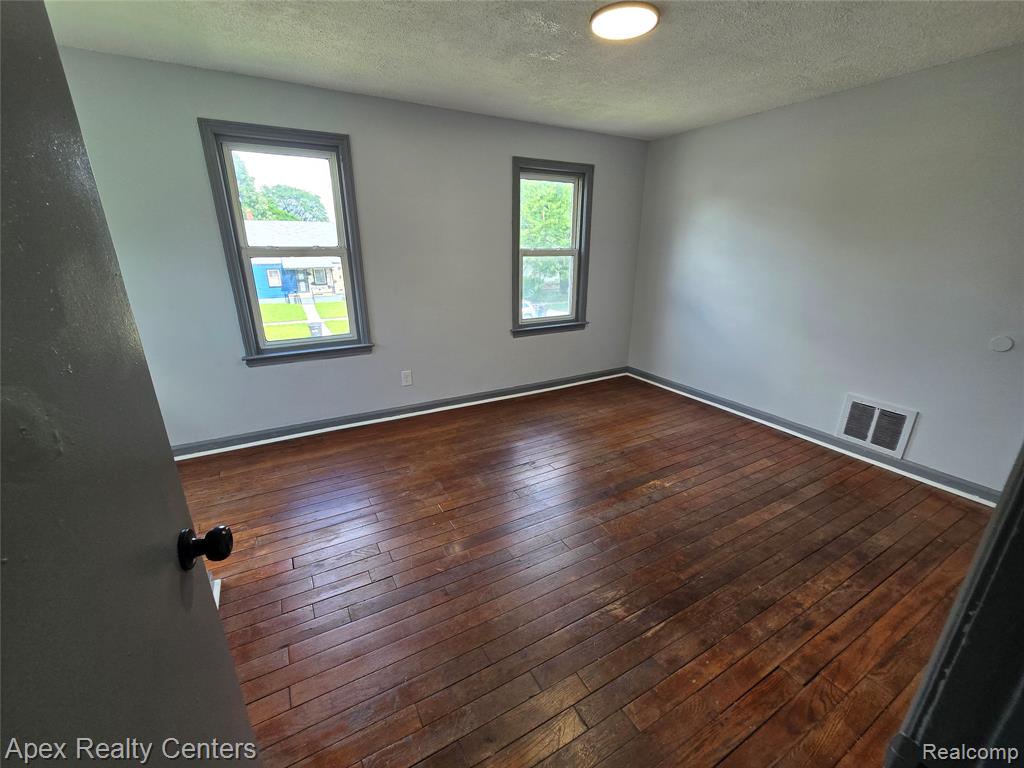 main property photo 74