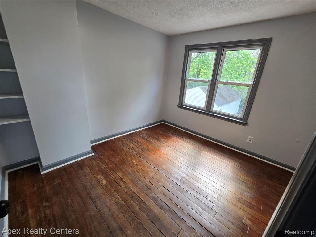 main property photo 77