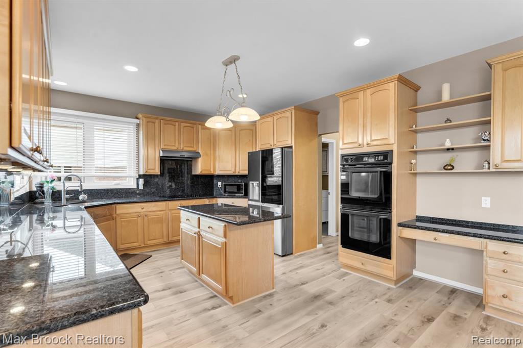 main property photo 12