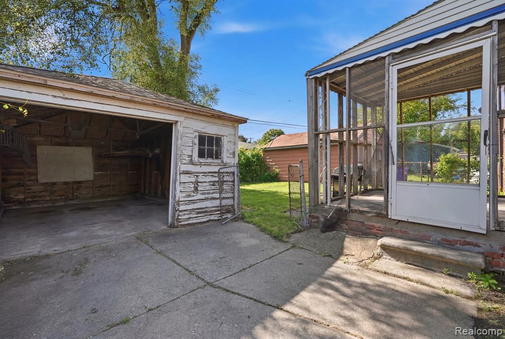 main property photo 31