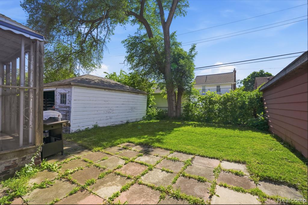 main property photo 32