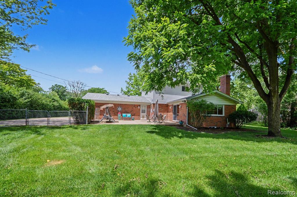 main property photo 28