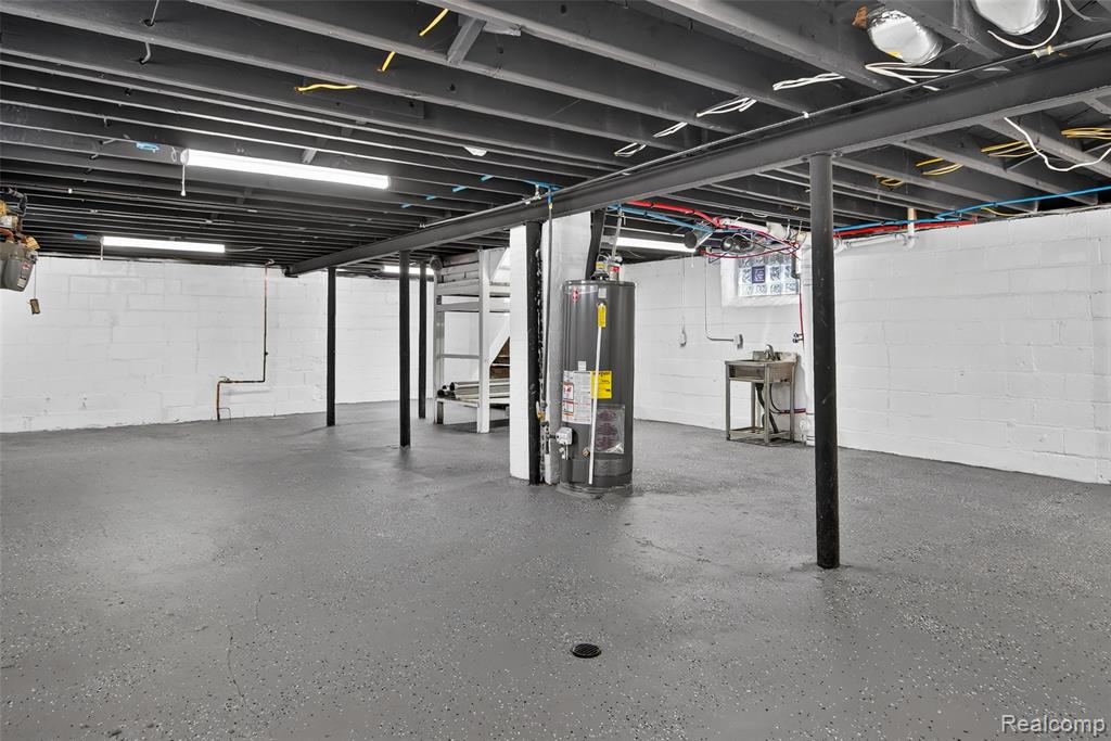main property photo 37