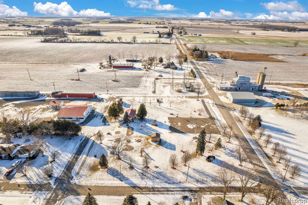 main property photo 25