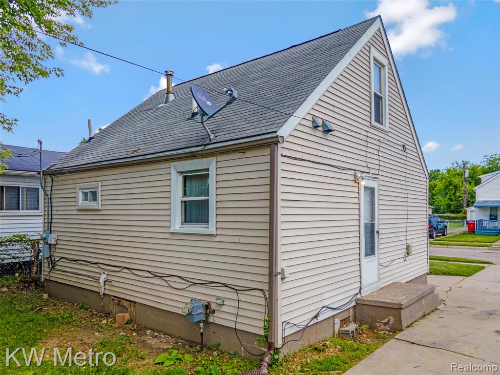 main property photo 17
