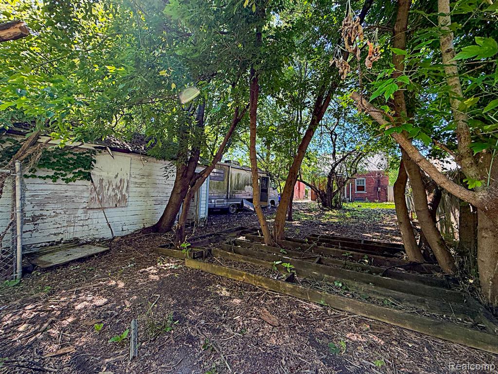main property photo 41