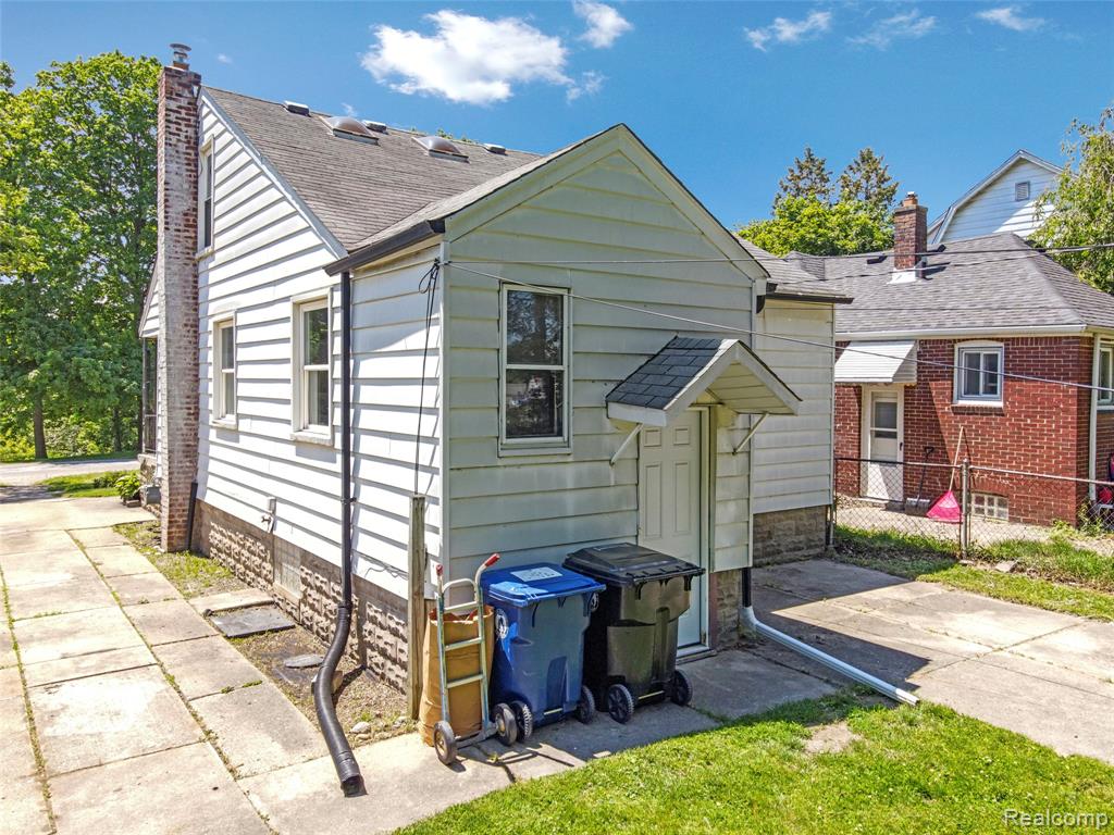 main property photo 18