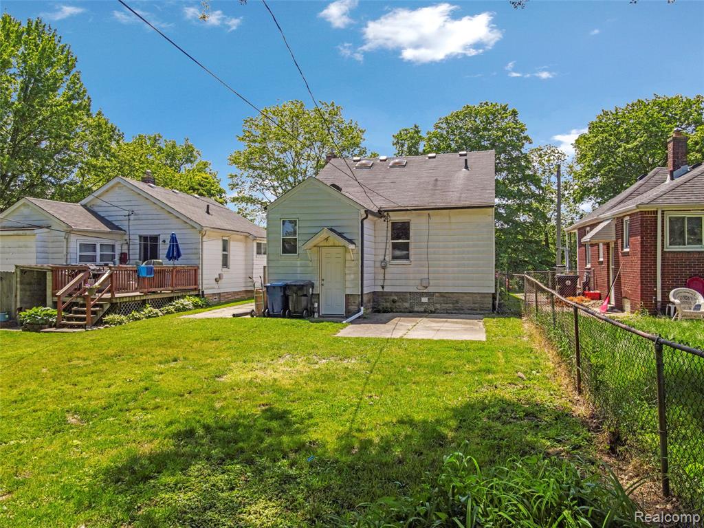 main property photo 20