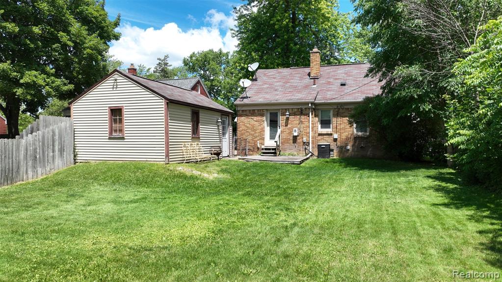 main property photo 28