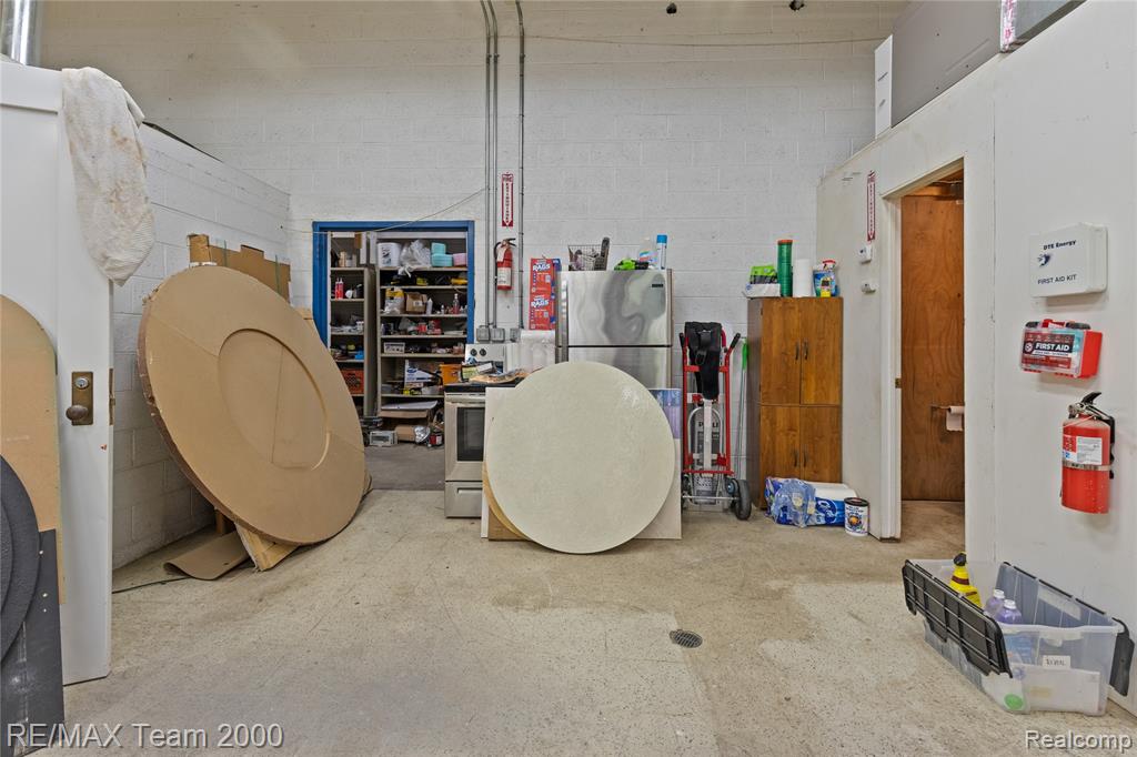 main property photo 13