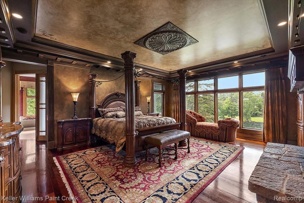 main property photo 37