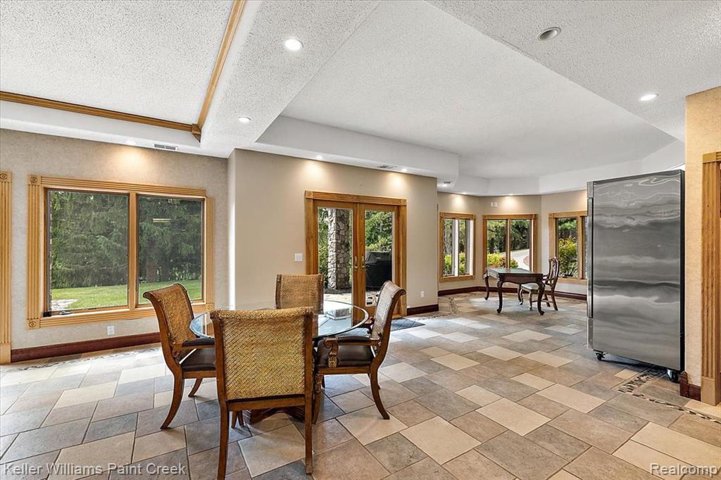 main property photo 78