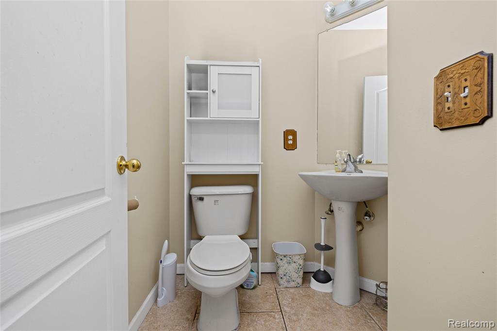 main property photo 30