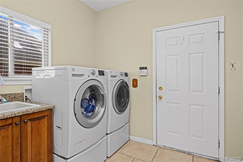 main property photo 40