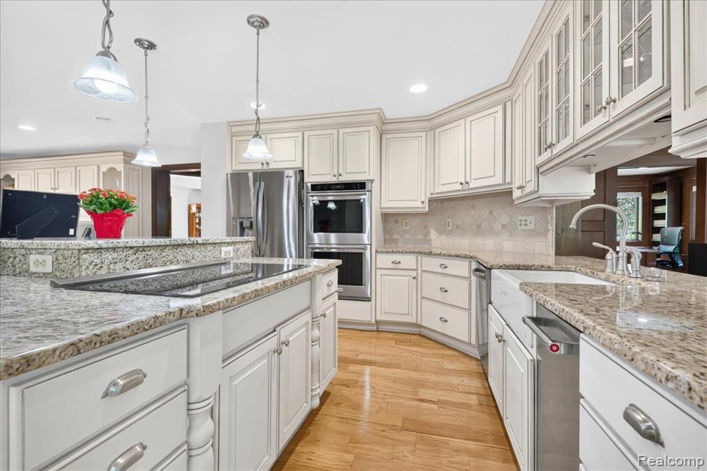 main property photo 12
