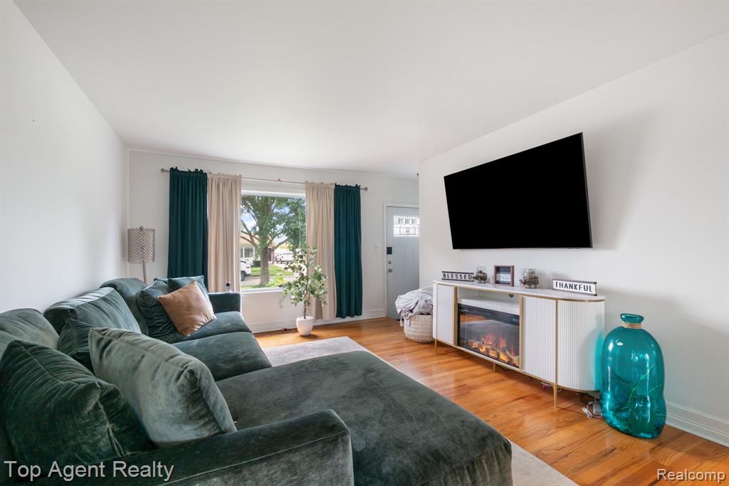 main property photo 7
