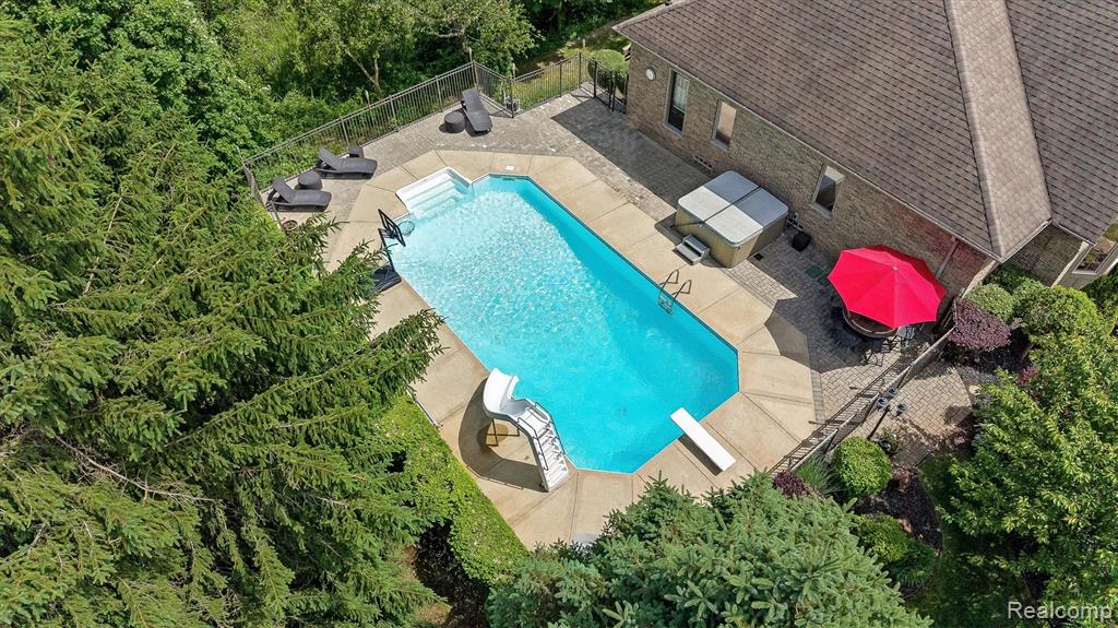 main property photo 50