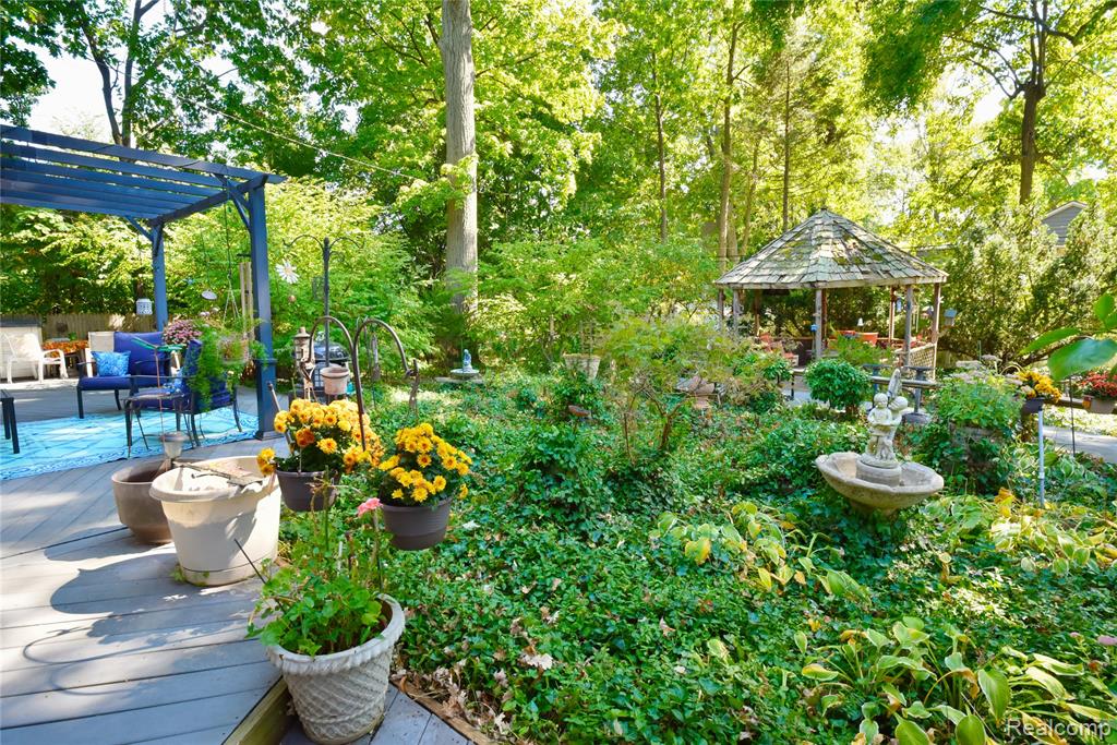 main property photo 28