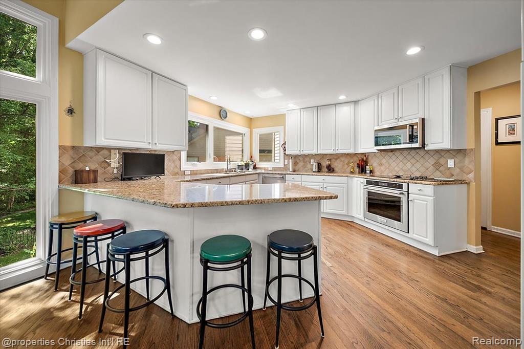 main property photo 14