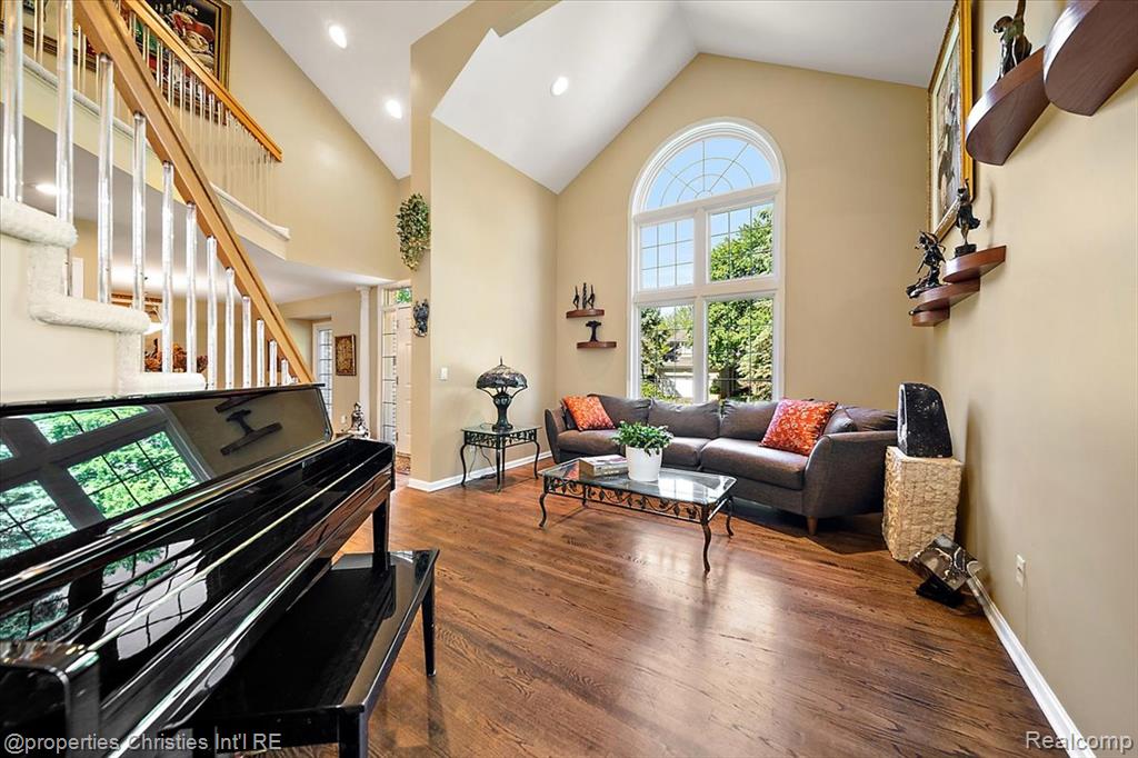 main property photo 6