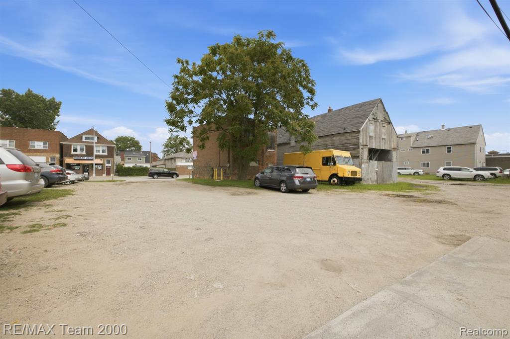 main property photo 9