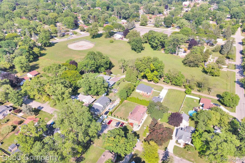main property photo 43