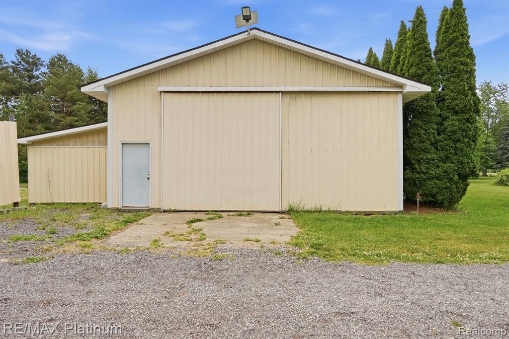 main property photo 32