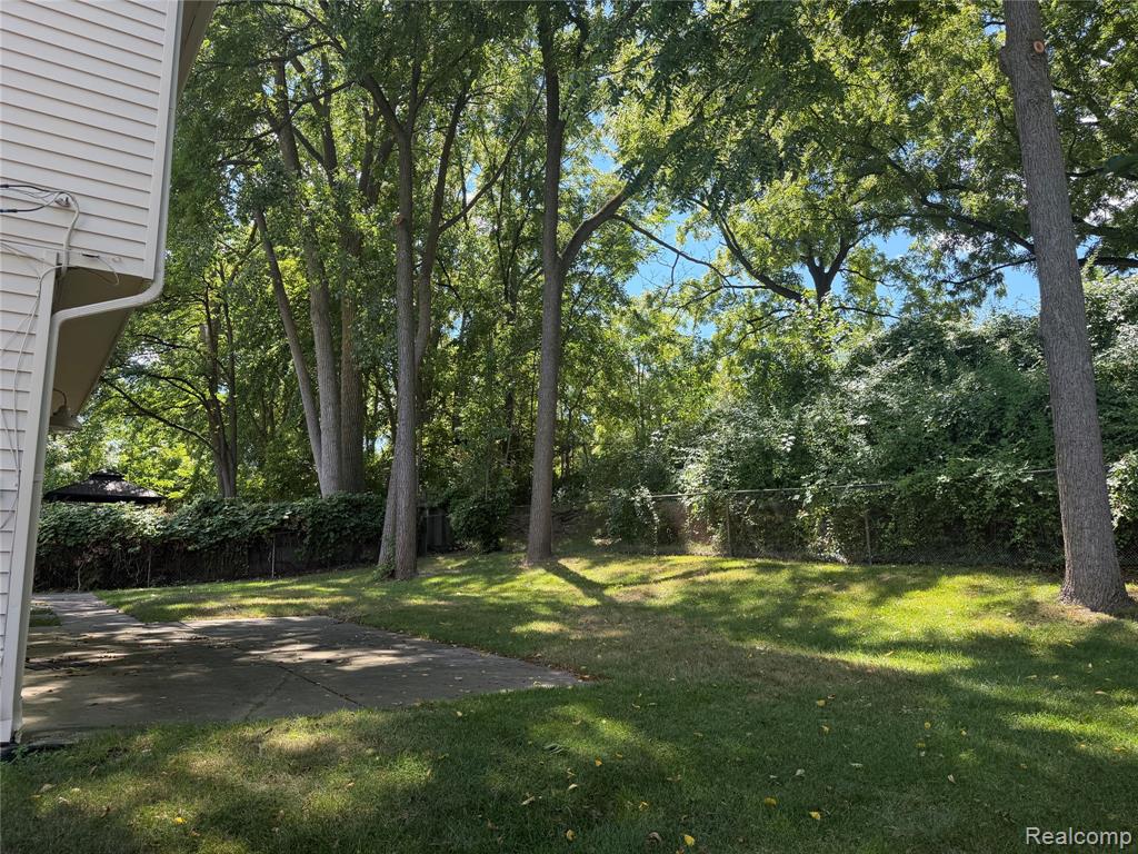 main property photo 40