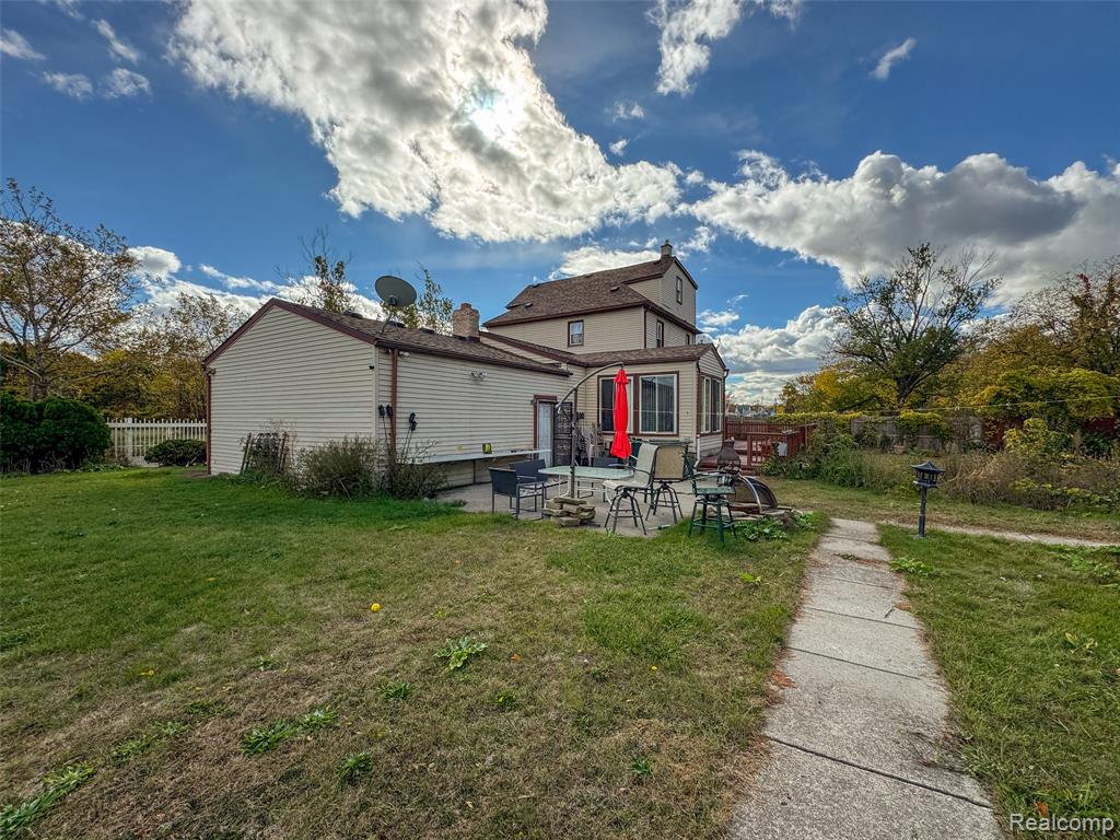 main property photo 17