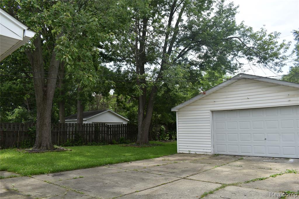 main property photo 16