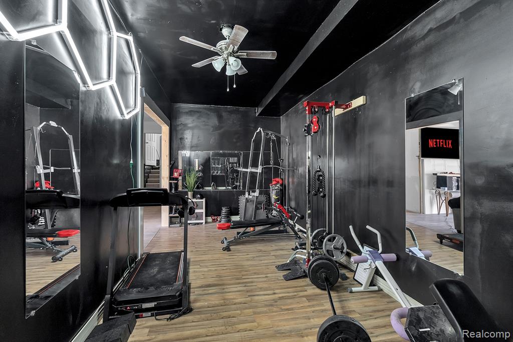 main property photo 30