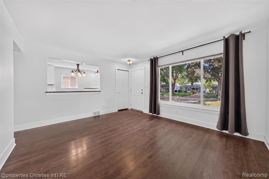 property viewer photo 7
