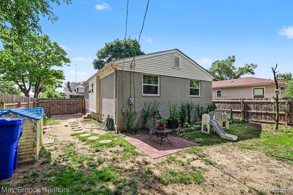 main property photo 20