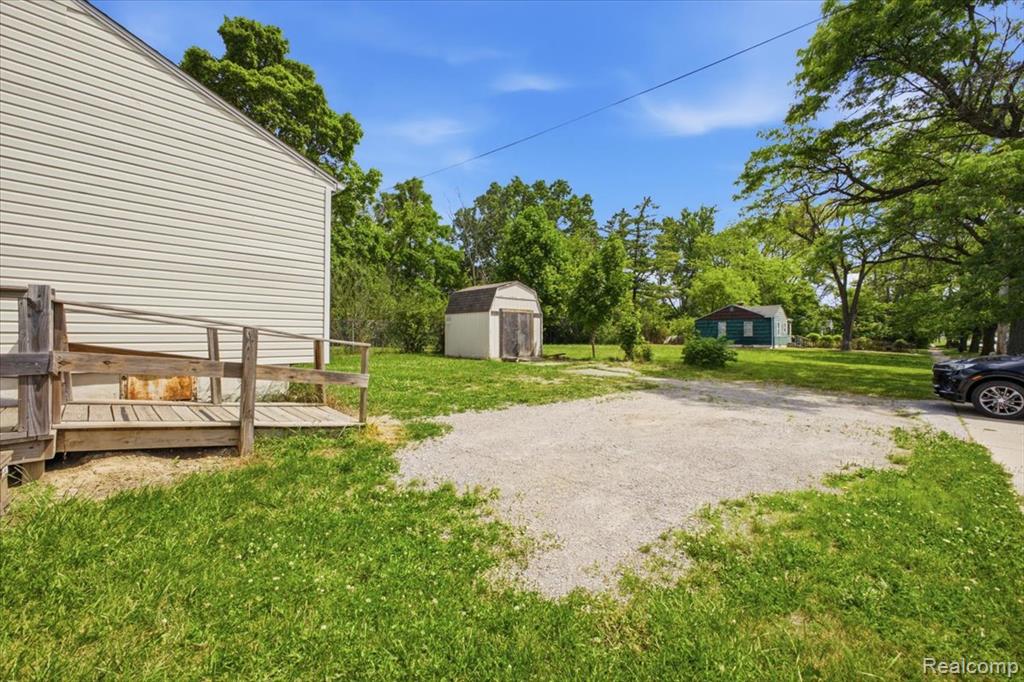 main property photo 25