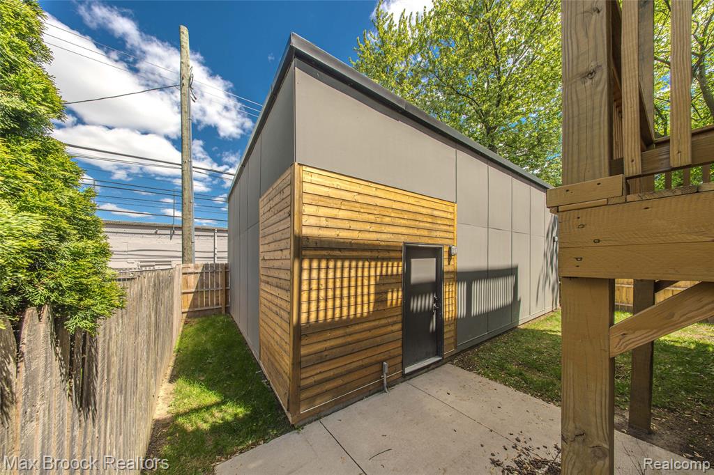 main property photo 51