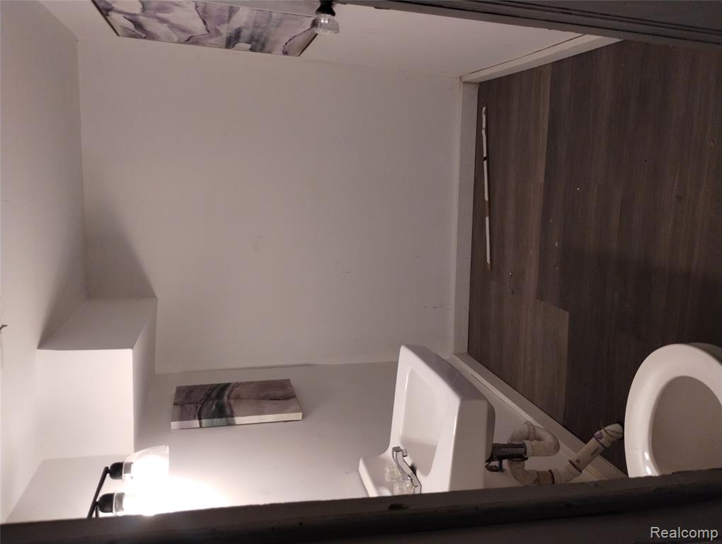 main property photo 12