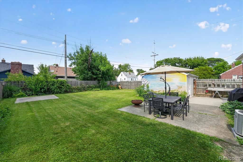 main property photo 34