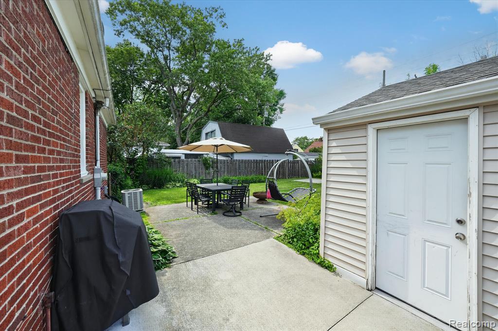 main property photo 36