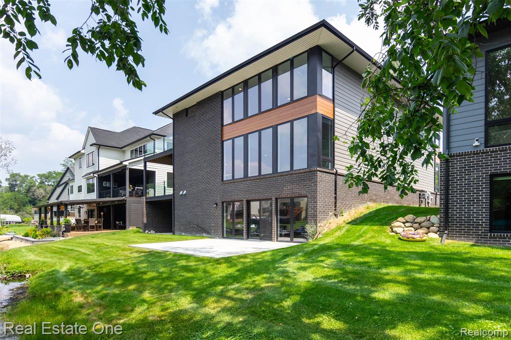 main property photo 68