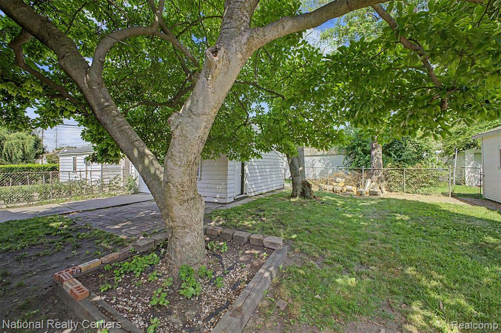 main property photo 39